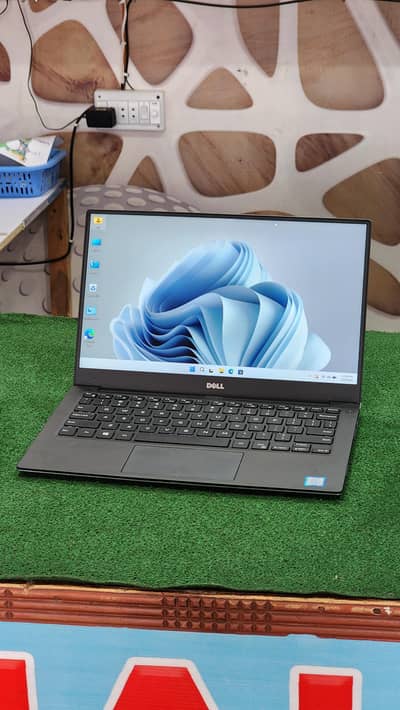 Dell xps 13 core i5 7th gen 8gb ram 256gb ssd laptop