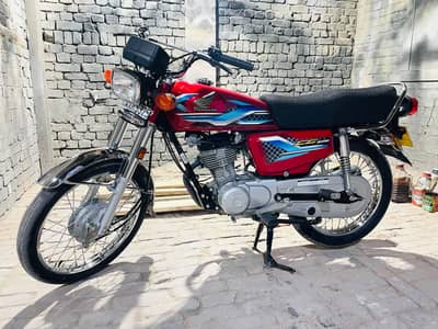 Total Brand new.     Km 9000.10×10.    Just buy and drive.