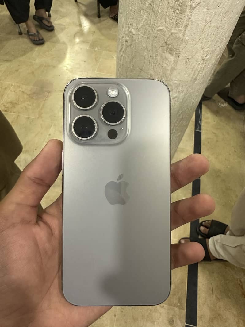 Apple iPhone 15 Pro 0