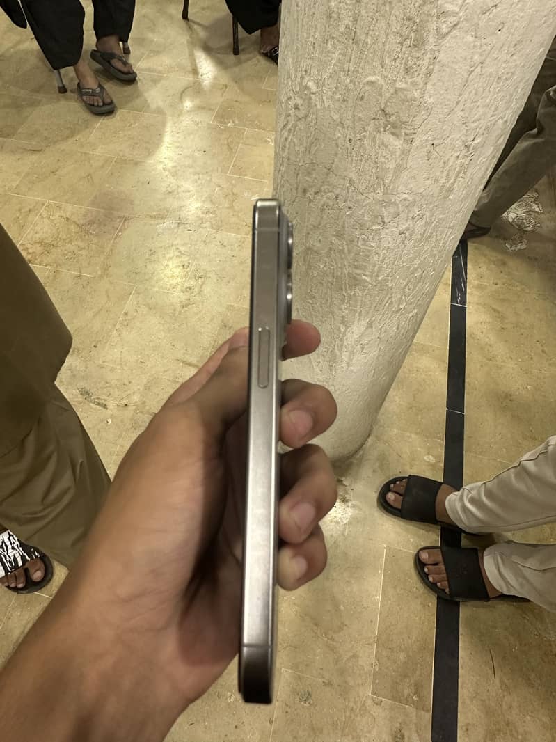 Apple iPhone 15 Pro 2