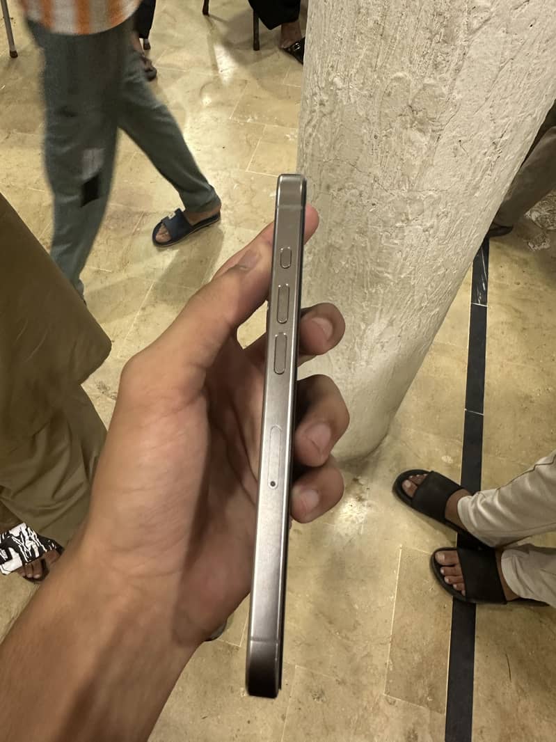 Apple iPhone 15 Pro 3
