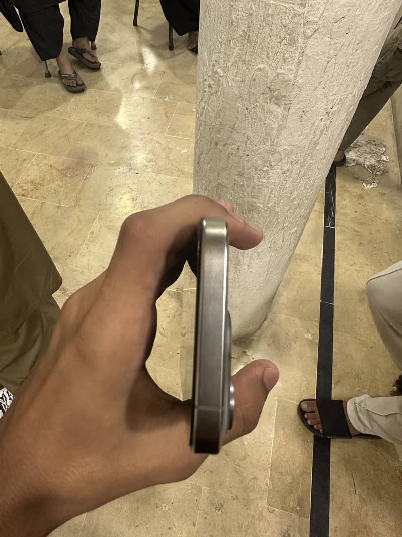 Apple iPhone 15 Pro 4