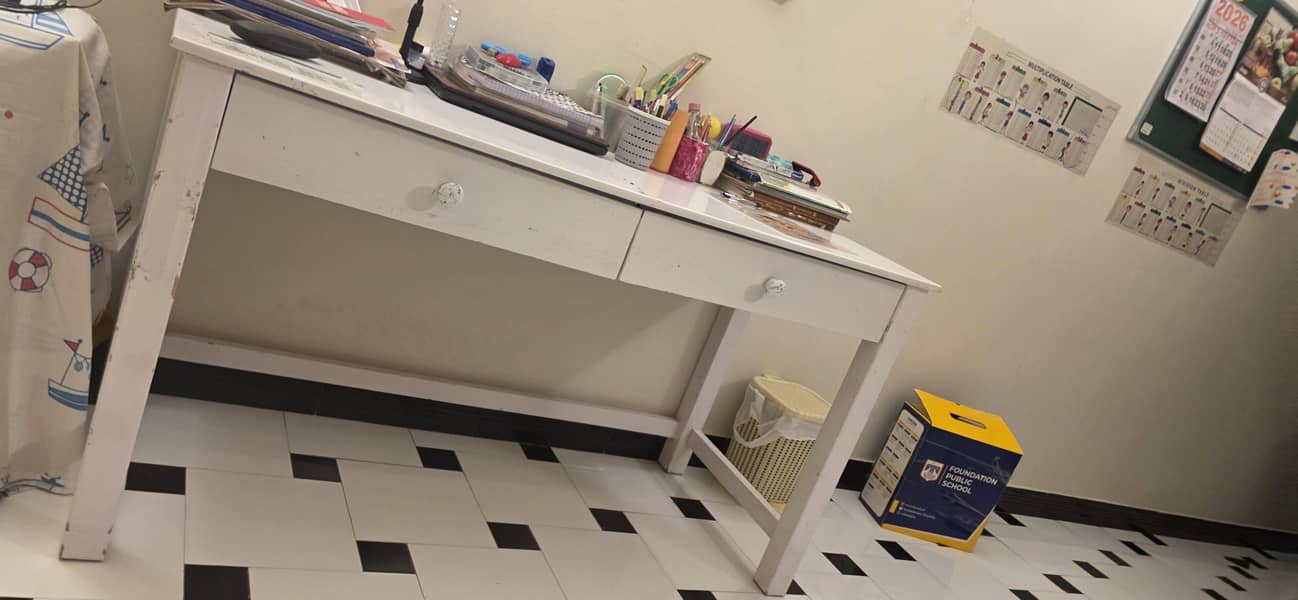 Study table & chair 4