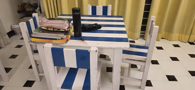 kids small table & 4 chairs