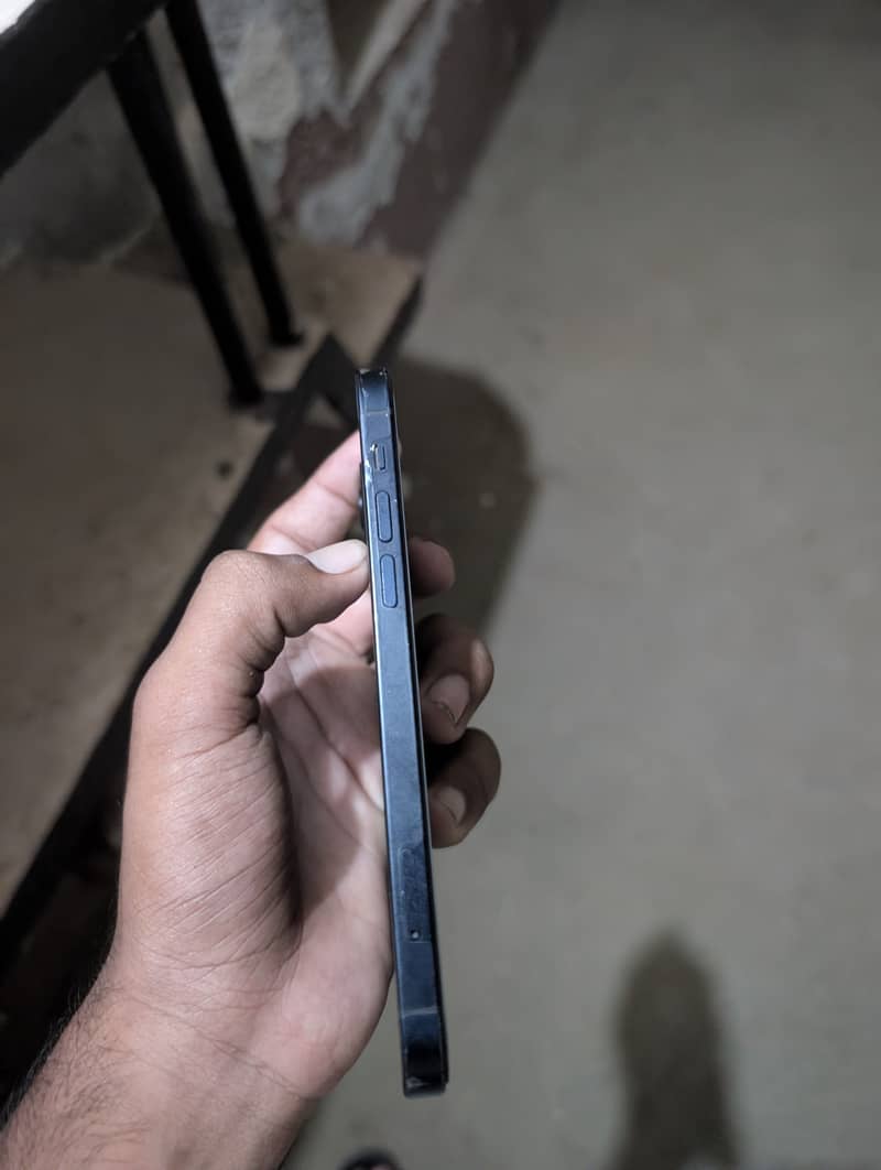 iPhone 12 0
