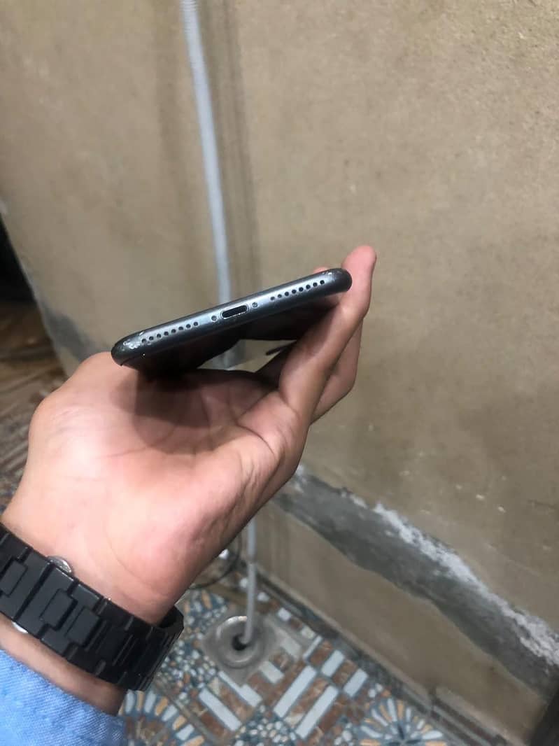 Apple iPhone 8 Plus 1