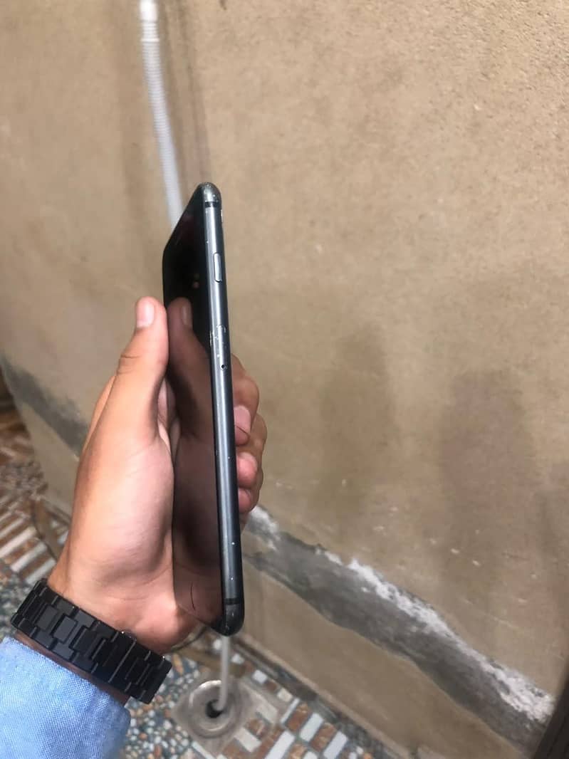 Apple iPhone 8 Plus 2