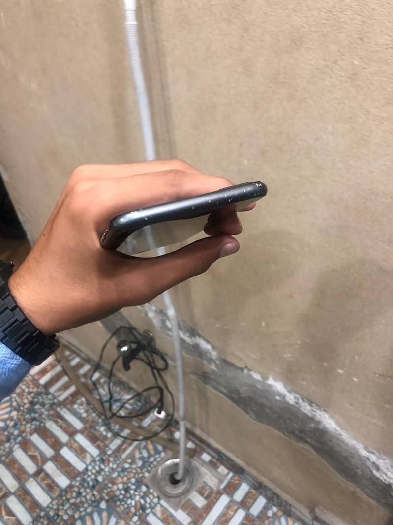 Apple iPhone 8 Plus 3