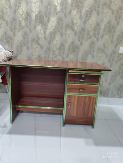 computer table new 4 first time use