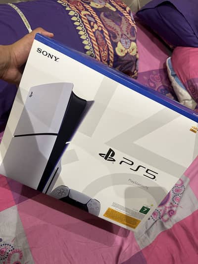 Play Station 5 Disc Edition Slim 1Tb with 2 Controllers 1 Game