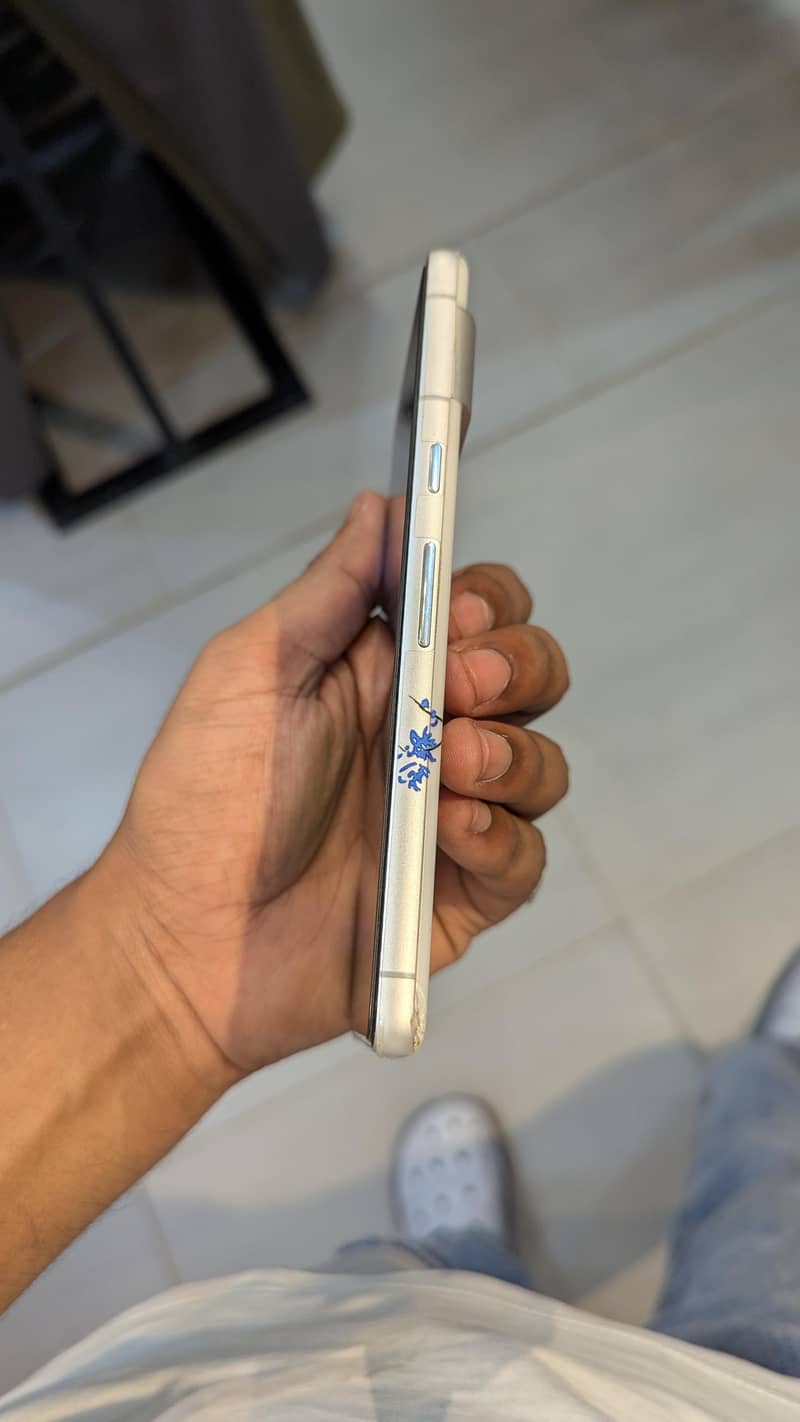 Google Pixel 7 4