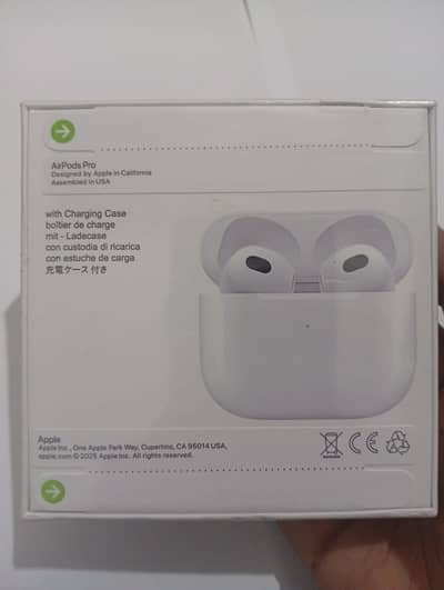 Apple AirPods 2025