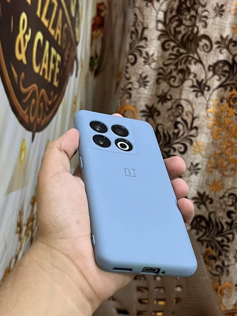 One Plus 10 Pro 1
