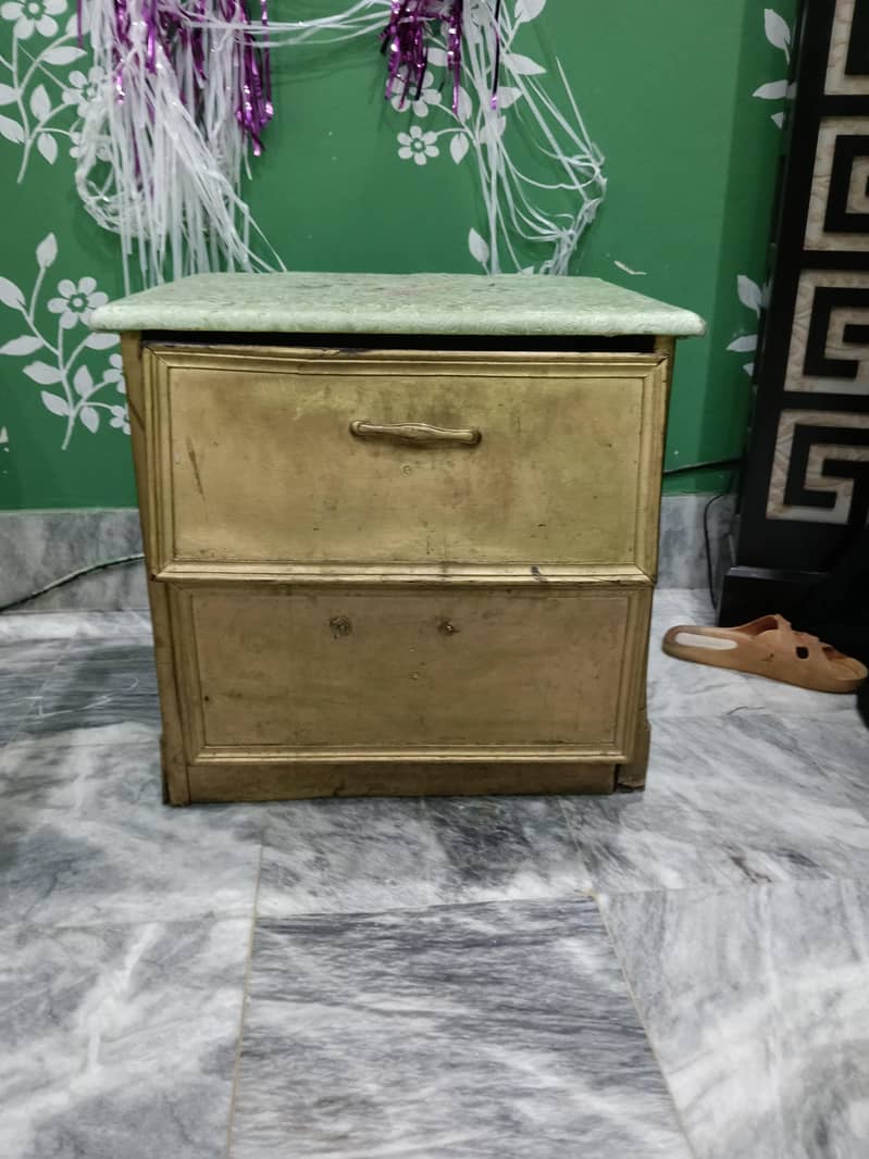 Single beds with side table 1