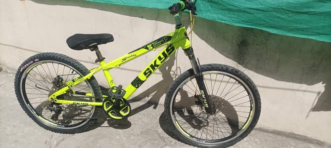 Neon Yellow SKYS Mountain Bike / Bicycle – Great Condition