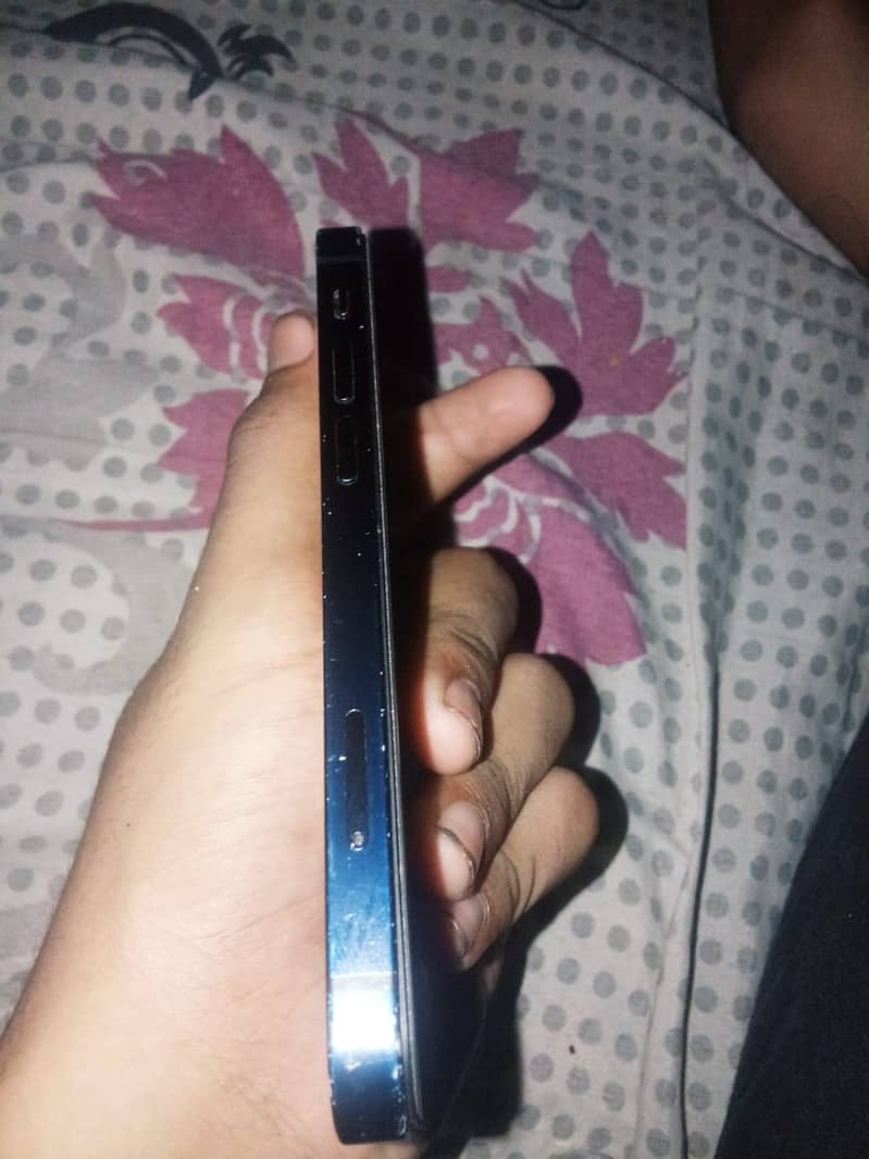 Apple iPhone 12 mini 4