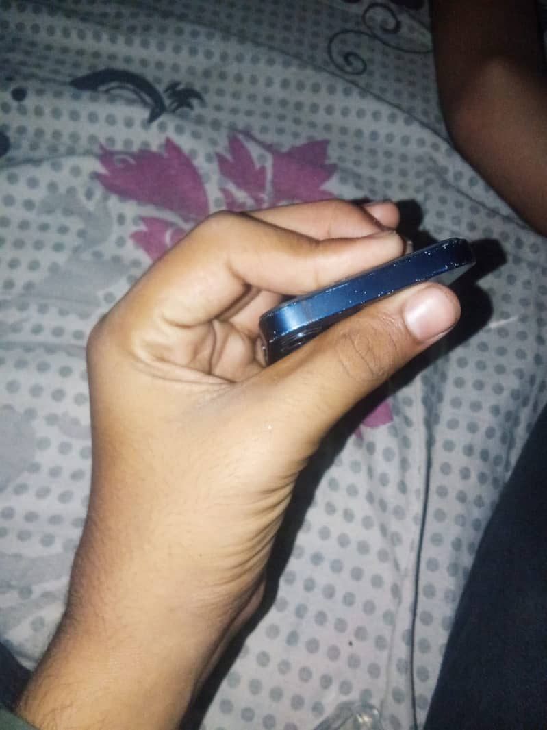 Apple iPhone 12 mini 6
