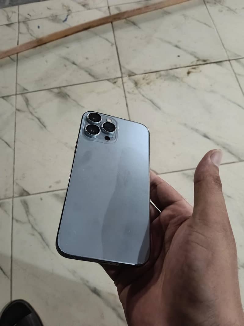 Apple iPhone 13 Pro Max 3