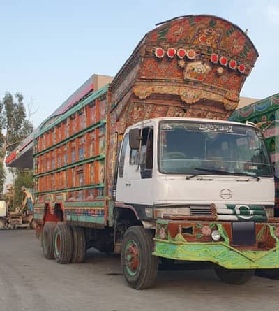 1998 model HINO 7D 10 wheeler Peshawar nmbr