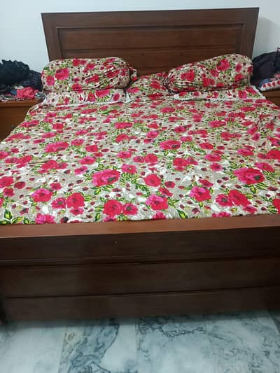 Bed set with dressing table and side tabe