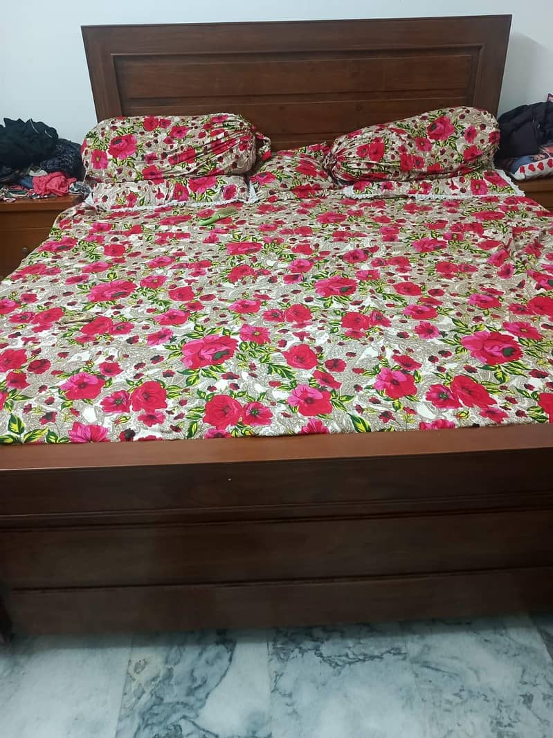 Bed set with dressing table and side tabe 0