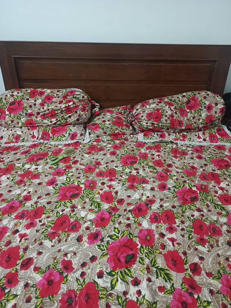 Bed set with dressing table and side tabe 1