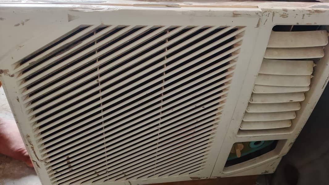 window AC 2