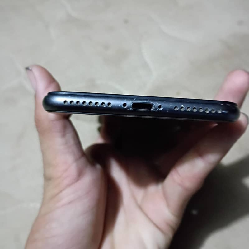 Apple iPhone 8 Plus 1