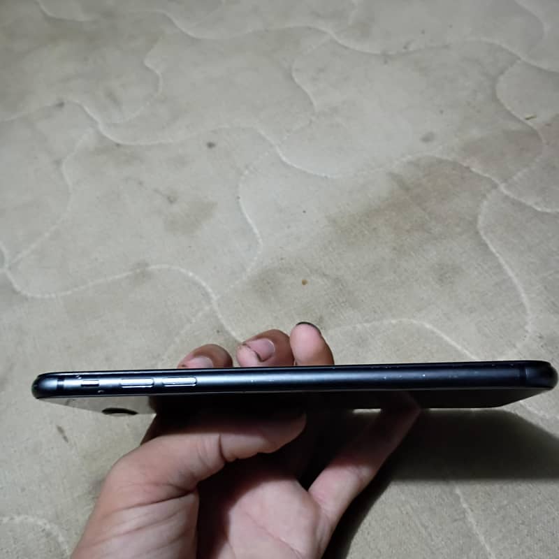 Apple iPhone 8 Plus 3
