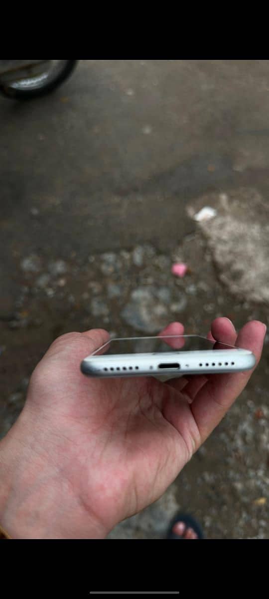 Apple iPhone 7 12
