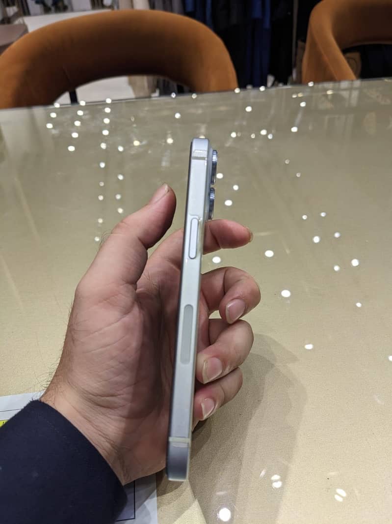 Apple iPhone 15 3