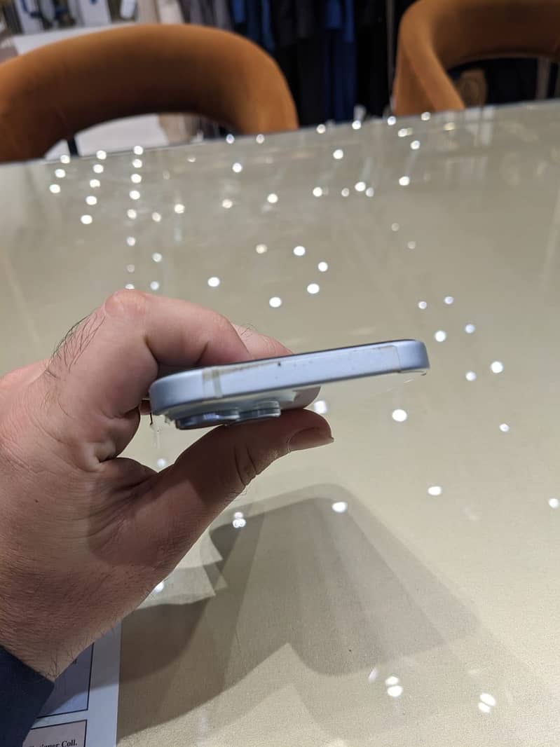 Apple iPhone 15 4