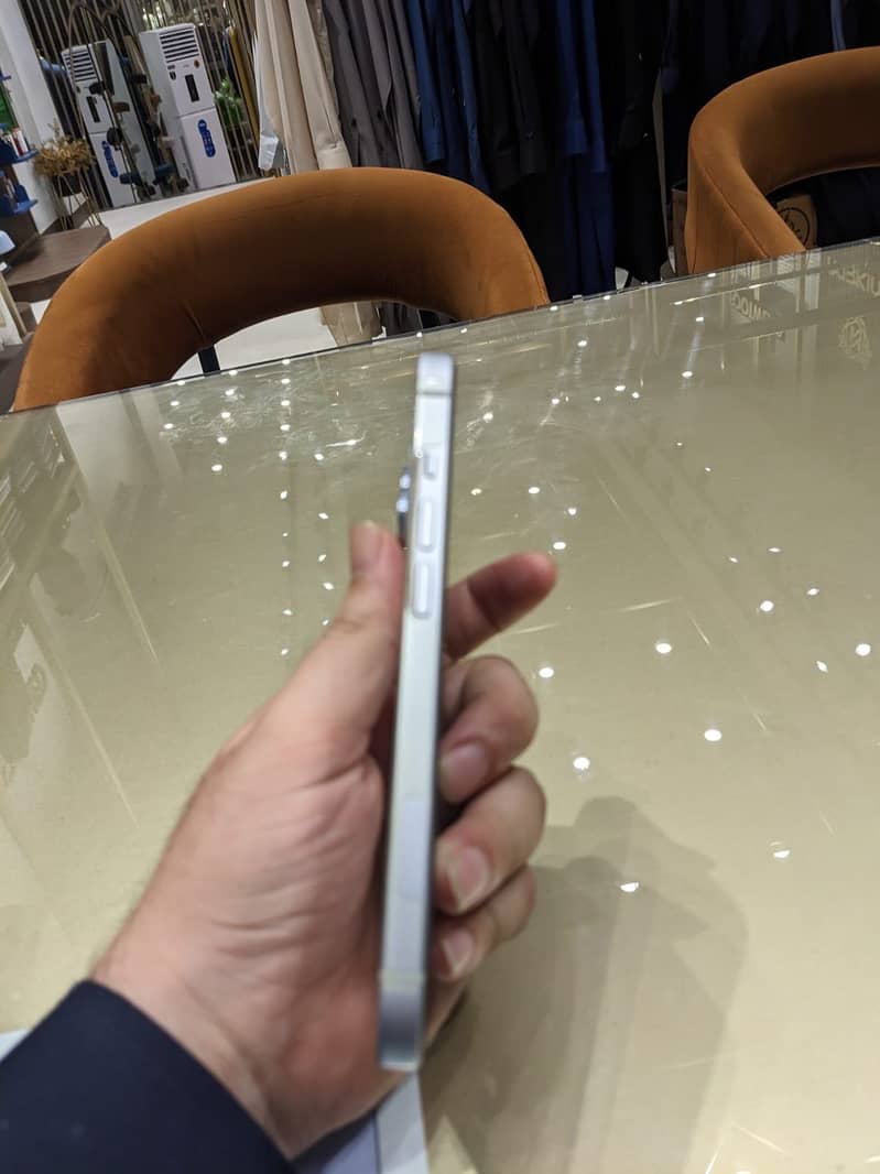 Apple iPhone 15 6