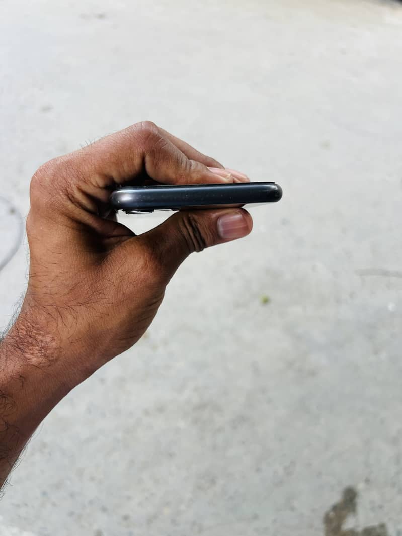 Apple iPhone 11 3
