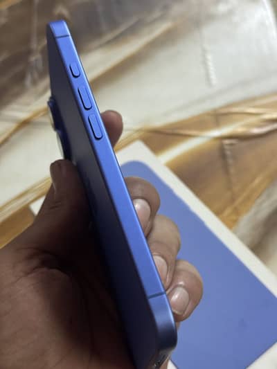 Apple iPhone 16