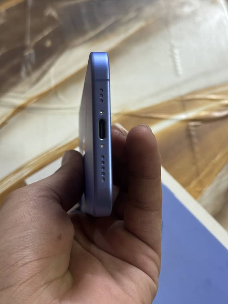 Apple iPhone 16 6