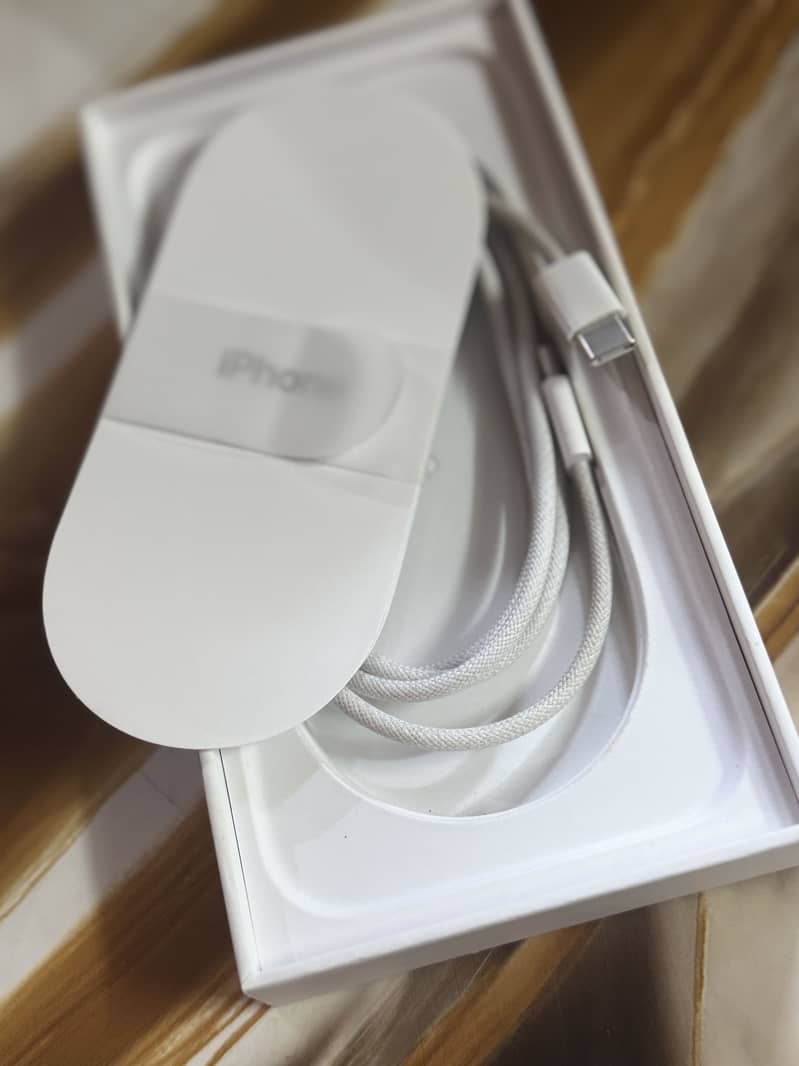 Apple iPhone 16 9