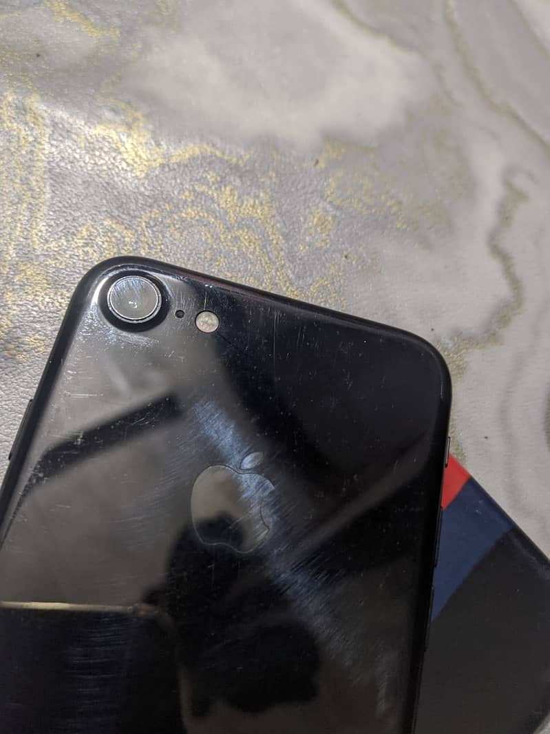 Apple iPhone 7 1