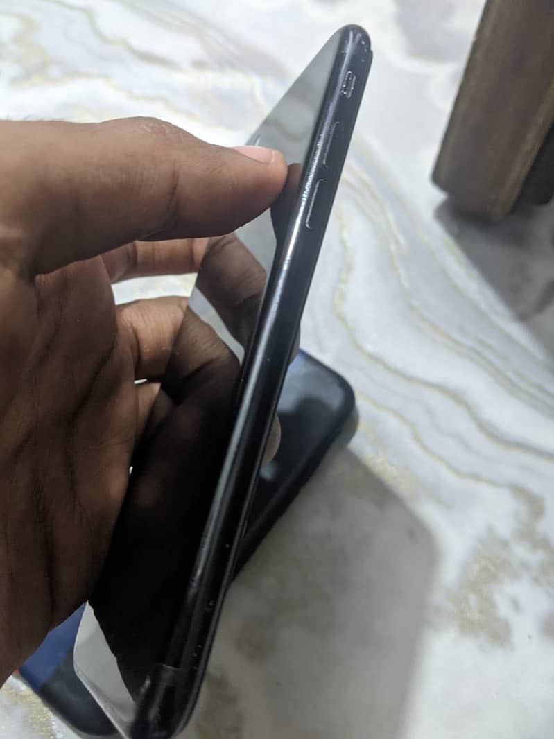 Apple iPhone 7 2