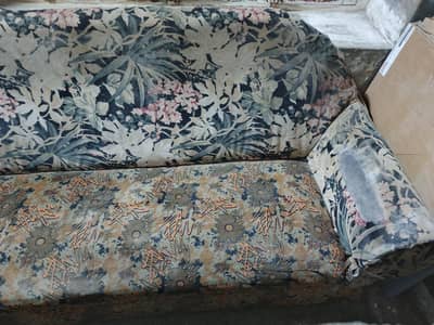 5 seetar sofa set urgent sale