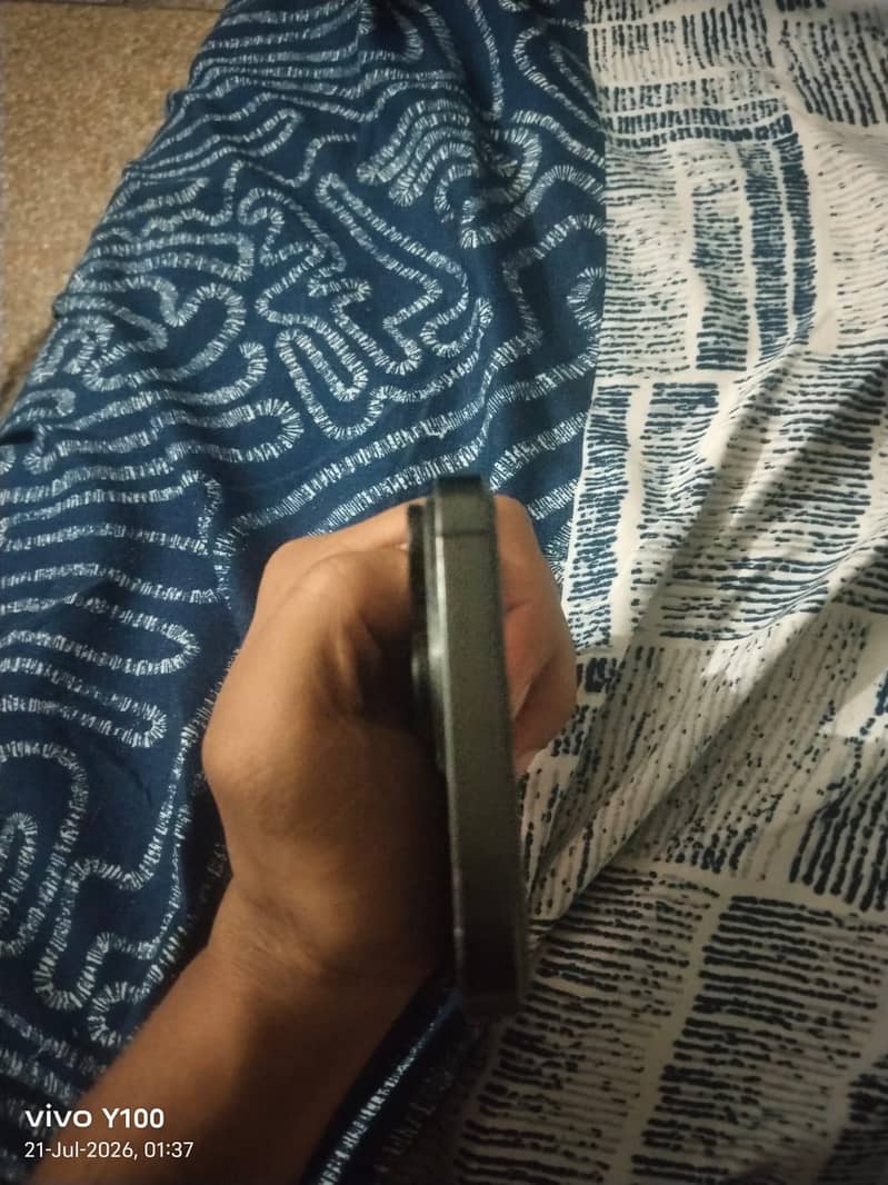Apple iPhone XS Max 3