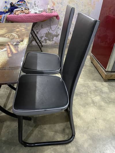 Dinner dining table with 4 chairs nice condition