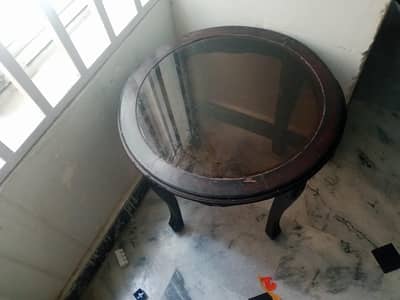2 coffee chairs with a table almost new