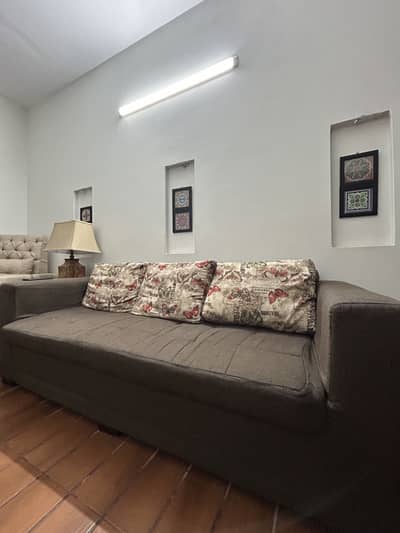 5-Seater Sofa Set – Comfortable & Stylish | Excellent Condition