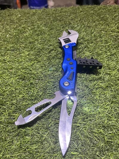  Pocket Multi-Tool with Torch