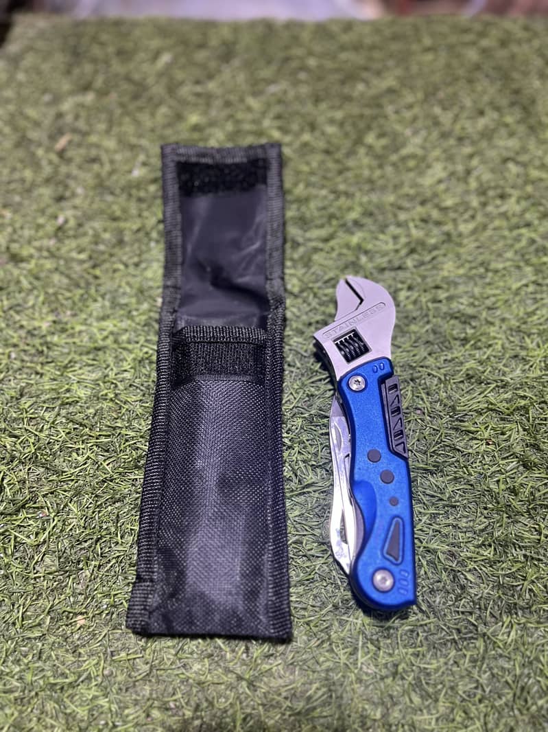  Pocket Multi-Tool with Torch 1