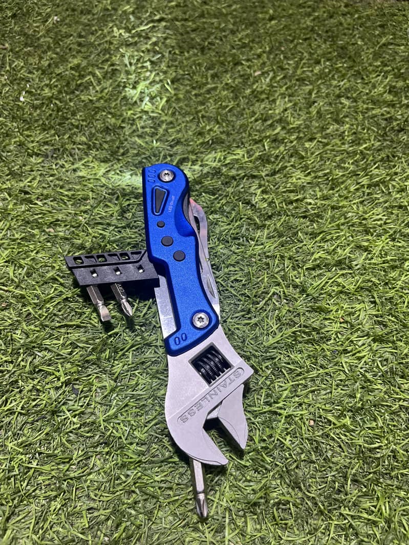  Pocket Multi-Tool with Torch 2