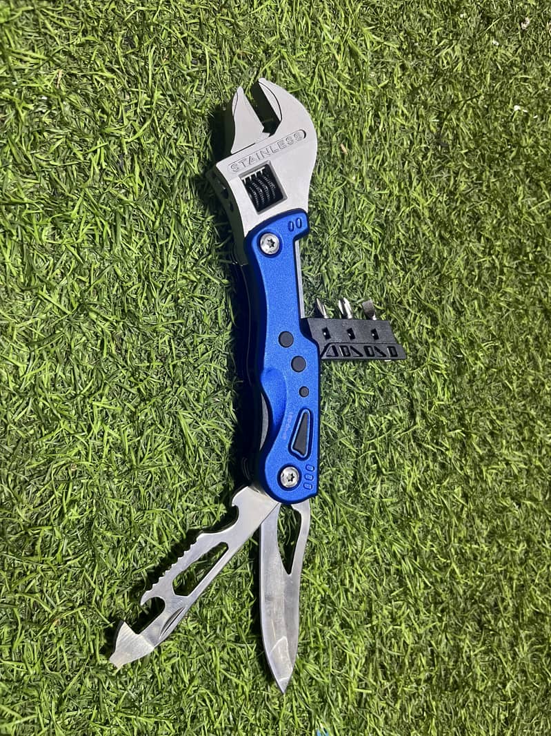  Pocket Multi-Tool with Torch 4