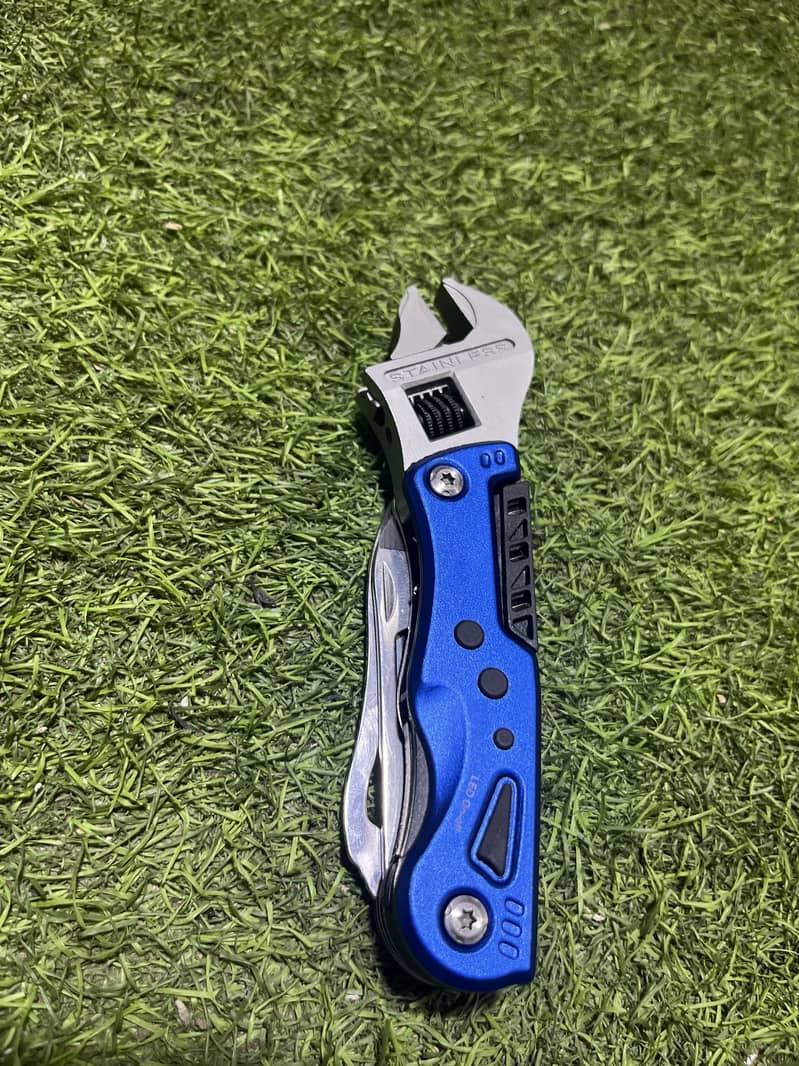  Pocket Multi-Tool with Torch 5