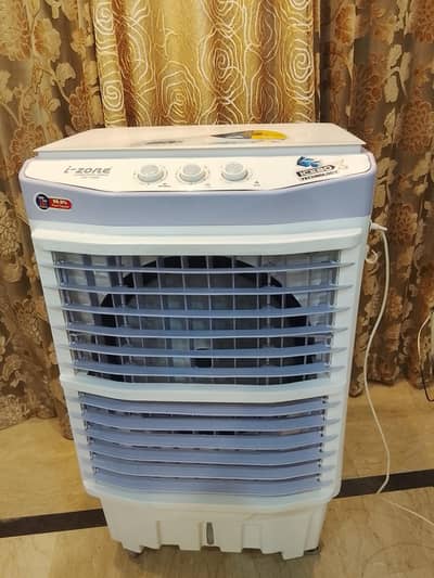 I zone room cooler. Room air cooler